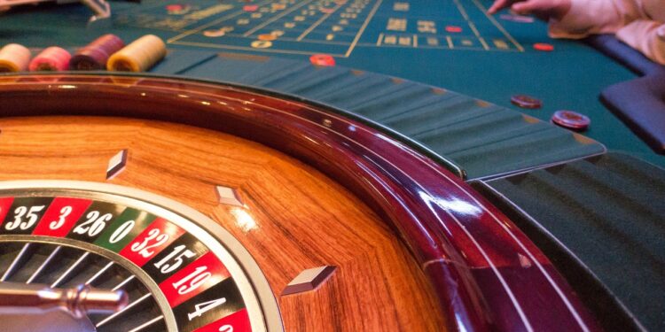 Does anyone make money playing major playground online slots?