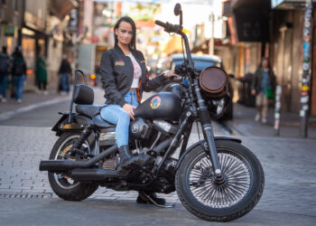 Cheeky Cate   – Eine Sexworkerin zeigt Hamburgs Touristen die Sündigste Meile der Welt!