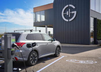 Why Plug-in Hybrids Are the Best of Both Worlds: Bridging Gas and Electric