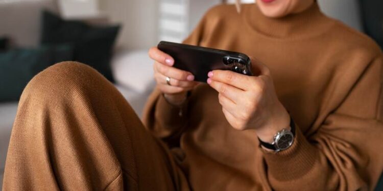 Understanding Mobile Game User Behavior Patterns Through Social Network Analysis